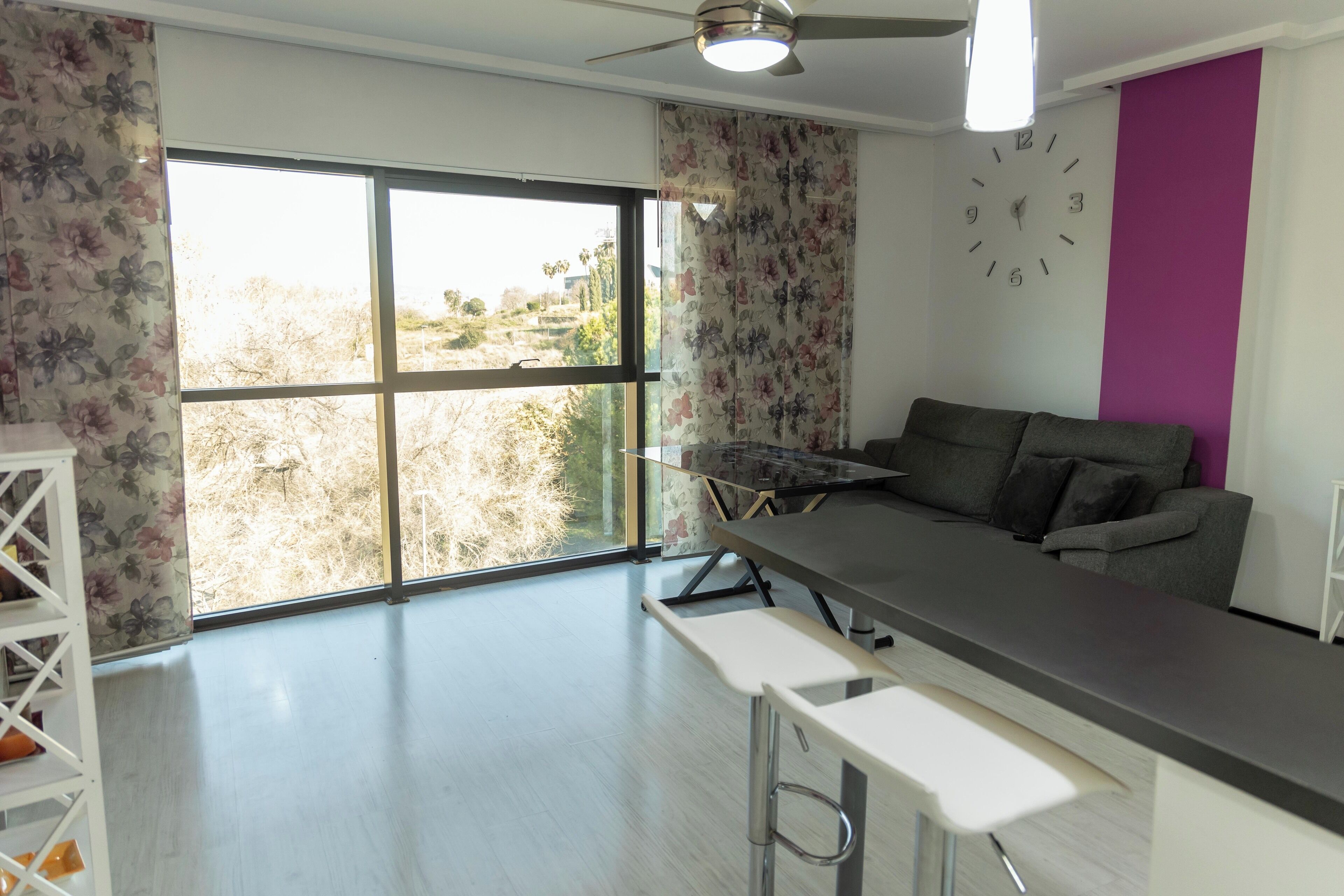 Apartemen, 1 Tempat Tidur Queen dengan tempat tidur Sofa, dapur, pemandangan bukit | Area keluarga | TV layar datar