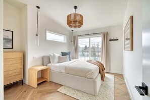 4 chambres, fer et planche à repasser, lit de bébé portatif, Wi-Fi