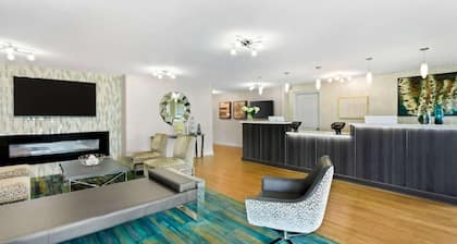 Cozy Naperville Stay – Free Breakfast & Parking Near Downtown!