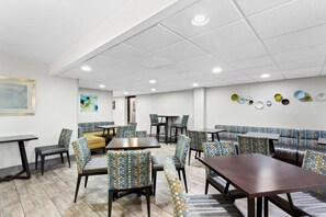 Dining - 4 Charming Units Near Downtown Naperville - Free Breakfast and Parking! (Naperville)