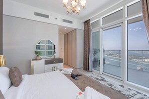 2 bedrooms, desk, iron/ironing board, WiFi