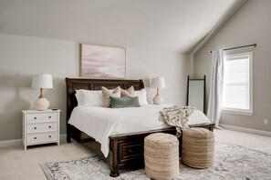 5 chambres, bureau, fer et planche à repasser, lit parapluie