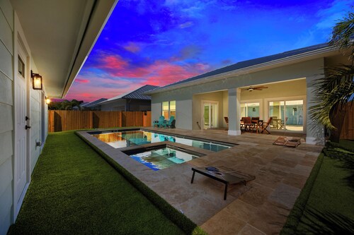 Welcome to Casa Rio Grande, your perfect getaway in beautiful Jensen Beach!