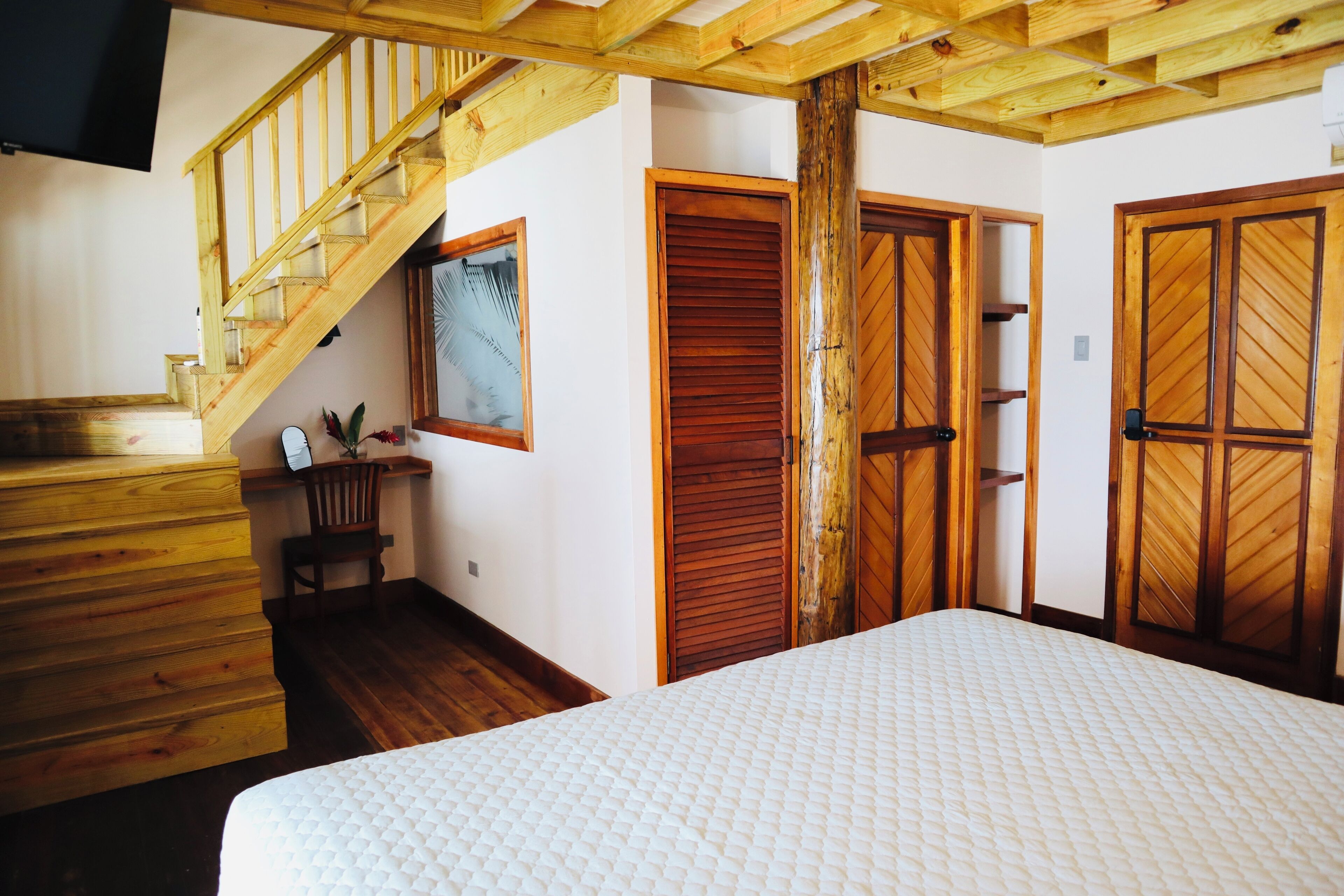 2 bedrooms, travel crib, WiFi, bed sheets
