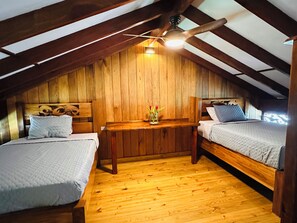 2 عدّة غرف نوم وسرير سفر وواي فاي وملاءات أسرّة