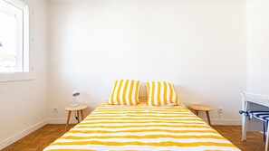 3 bedrooms, desk, iron/ironing board, travel cot