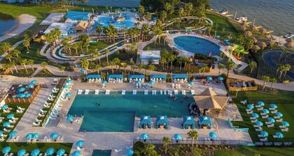 Cozy 2-bedroom condo on the water, with community pool and fitness center.