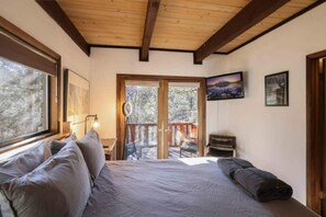 2 bedrooms, iron/ironing board, bed sheets