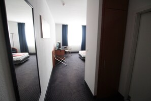 1 bedroom, WiFi, bed sheets - Hotel Apartment (Schwetzingen)