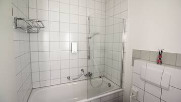 Handtücher, Seife, Toilettenpapier