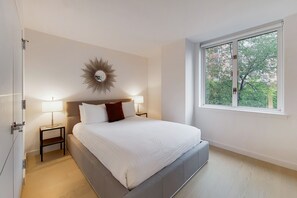 Iron/ironing board, free WiFi - Spacious Studio in Battery Park City (New York)