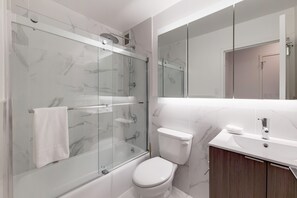 Hair dryer - Spacious Studio in Battery Park City (New York)