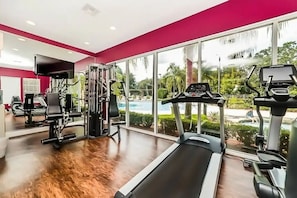Fitness facility - Minutes to Disney World and Universal! Dogs Allowed, Large Pool! June Discounts! (Kissimmee)