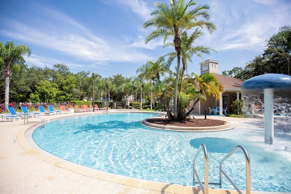 Outdoor pool, a heated pool - Minutes to Disney World and Universal! Dogs Allowed, Large Pool! June Discounts! (Kissimmee)
