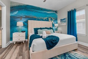 4 bedrooms, desk, iron/ironing board, travel cot - Minutes to Disney World and Universal! Dogs Allowed, Large Pool! June Discounts! (Kissimmee)