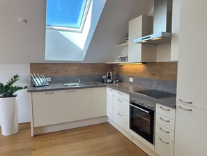 Fridge, oven, stovetop, dishwasher - Premium Apartment Seekirchen EIGHT (Seekirchen am Wallersee)