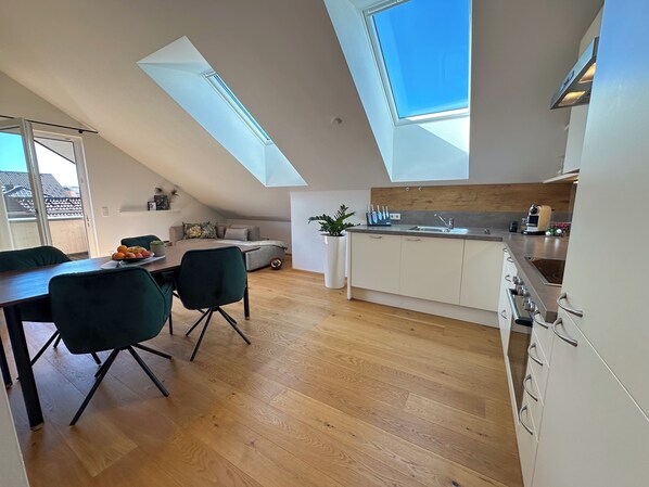 Kühlschrank, Ofen, Herdplatte, Geschirrspüler