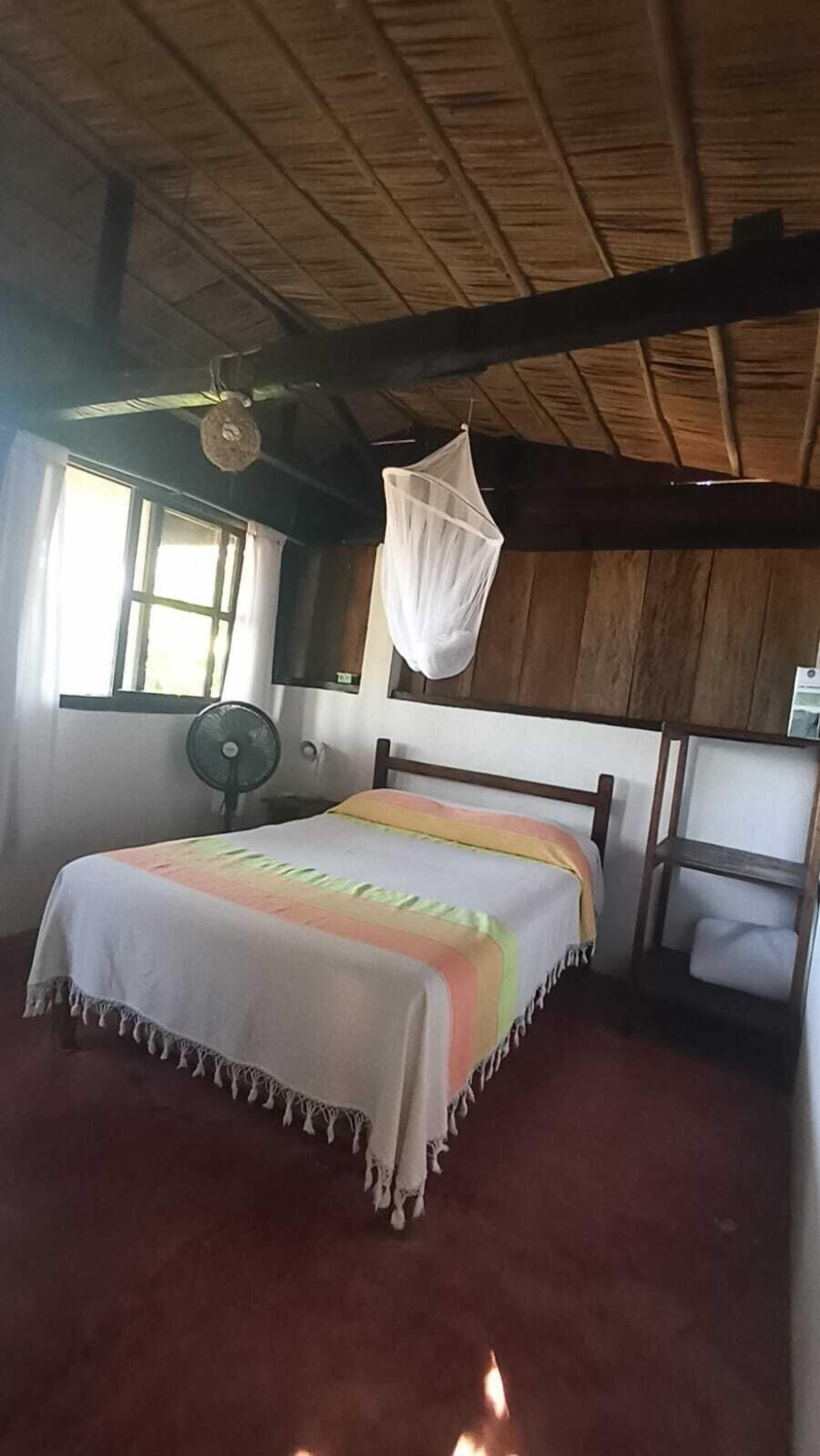 Cabaña básica, 1 habitación, balcón, vistas al jardín | Ropa de cama