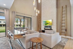 Resortwoning, Meerdere bedden, terras, uitzicht op tuin (7530BD MV / No Taxes) | Woonruimte | Een 42-inch flatscreentelevisie met digitale zenders