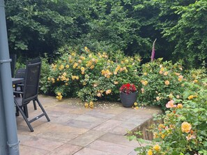 Outdoor dining - Independent in its garden in the Pays d'Auge 15 minutes from the beaches of Deauville (Saint-Philbert-des-Champs)