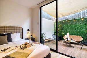 Premium Apartment | Premium bedding, individually decorated, individually furnished