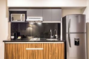 舒适公寓 | 私人厨房 | 大冰箱、微波炉、茶具/咖啡用具、厨具/餐具