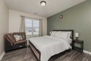 3 makuuhuonetta, silitysrauta/-lauta, ilmainen Wi-Fi, vuodevaatteet