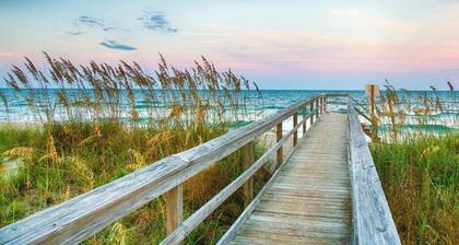 Private Jacksonville Getaway Near Topsail Beach!