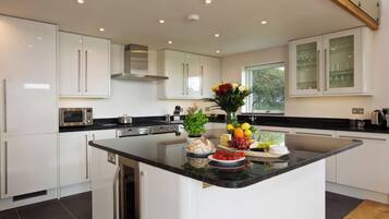 Dishwasher, cookware/dishes/utensils