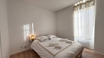 2 bedrooms, iron/ironing board, WiFi, bed sheets