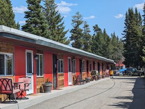 Outdoor dining - Yellowstone Studio # 6. Just One Mile From Yellowstone's Main Entrance (West Yellowstone)