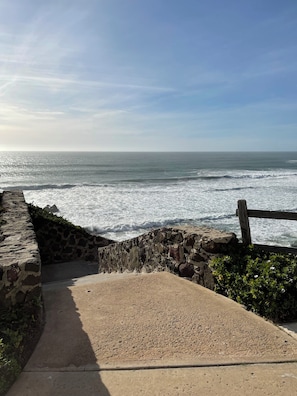 Beach - Charming 2-bedroom beachfront condo in superb Rosarito with private beach access (Playas de Rosarito)
