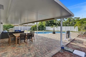 Outdoor dining - Welcome To The Leaf House (Delray Beach)