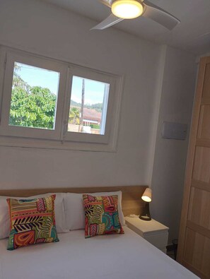 3 chambres, fer et planche à repasser, Wi-Fi, draps fournis