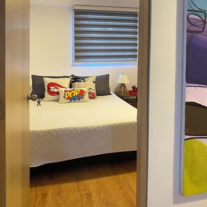 1 makuuhuone, työpöytä, silitysrauta/-lauta, Wi-Fi