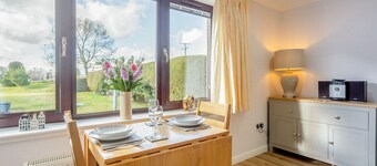 The Lodge - Insch - Two Bedroom House, Sleeps 3