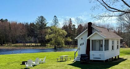 Bar Harbor Cottage Close to Acadia & Downtown Bar Harbor - Kitchen, AC, Wi-Fi, Fireplace (Sleeps 6).