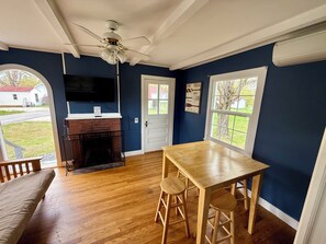 Télévision, cheminée