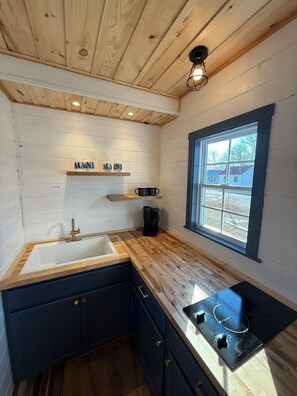 Fridge, microwave, stovetop, coffee/tea maker