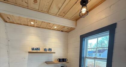 Eden Village Cottage 6 in Bar Harbor, minutes to Acadia & Downtown, Sleeps 6.