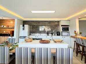 Villa | Private kitchen - Casa de Andréa com piscina - Campeche (Florianopolis)