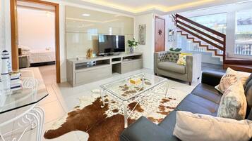 Villa | Woonruimte | Een televisie