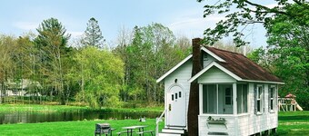Studio cottage in Bar Harbor - Cozy 1930's Fireplace, Sleeps 2.
