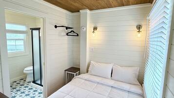 1 slaapkamer, een strijkplank/strijkijzer, wifi, beddengoed