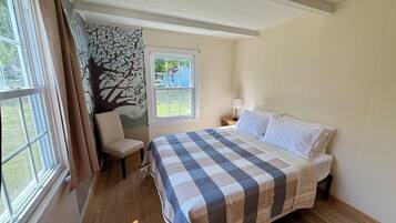 2 bedrooms, iron/ironing board, WiFi, bed sheets