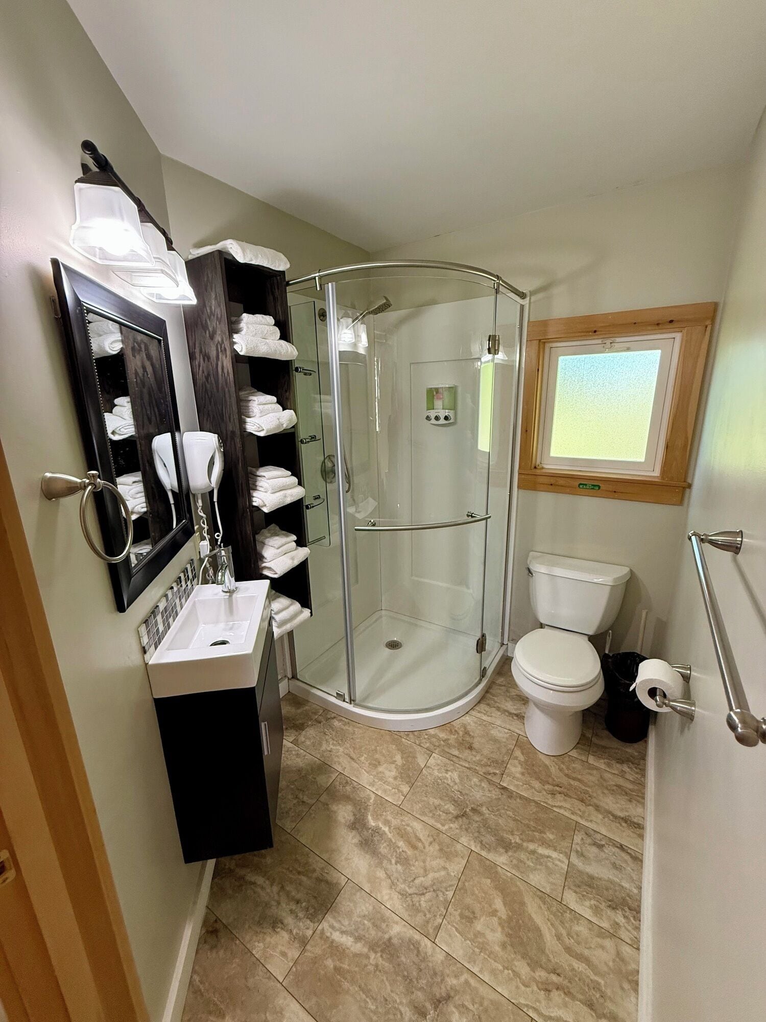 Shower, hair dryer, towels