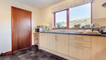 Kühlschrank, Ofen, Geschirrspüler, Kochgeschirr/Geschirr/Besteck