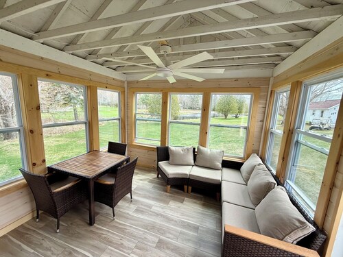 Cozy Cottage Minutes from Acadia National Park & Downtown Bar Harbor - Sleeps 6.