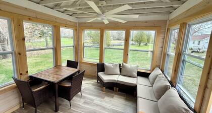 Cozy Cottage Minutes from Acadia National Park & Downtown Bar Harbor - Sleeps 6.