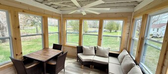 Cozy Cottage Minutes from Acadia National Park & Downtown Bar Harbor - Sleeps 6.